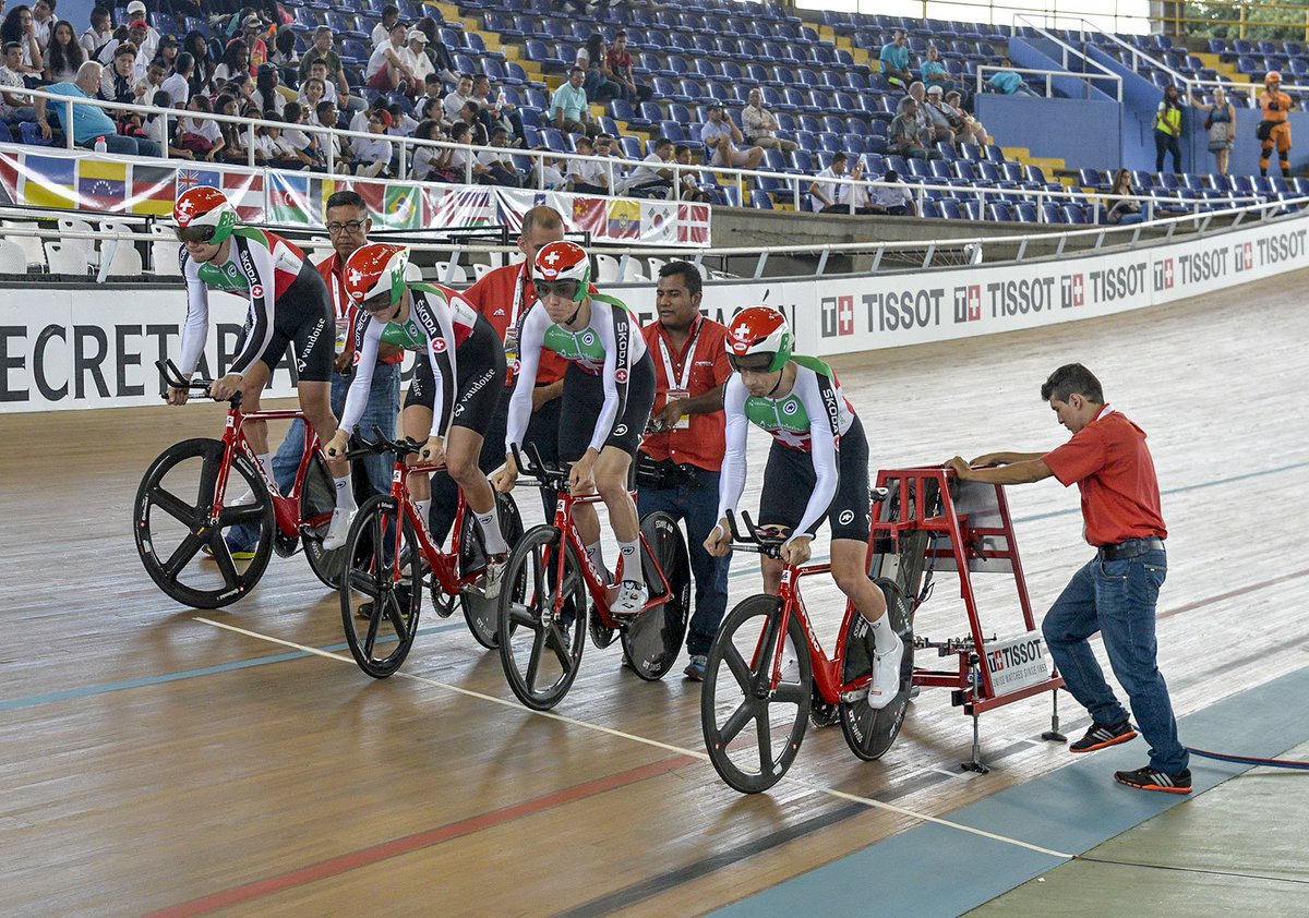 swisscycling's tweet photo. Swiss impressions from @TrackWCupCali 🚲🚲🚲🚲💨 Next World Cup stop Los Angeles! Safe journey there ✈️ https://t.co/l3TNicsyJ1