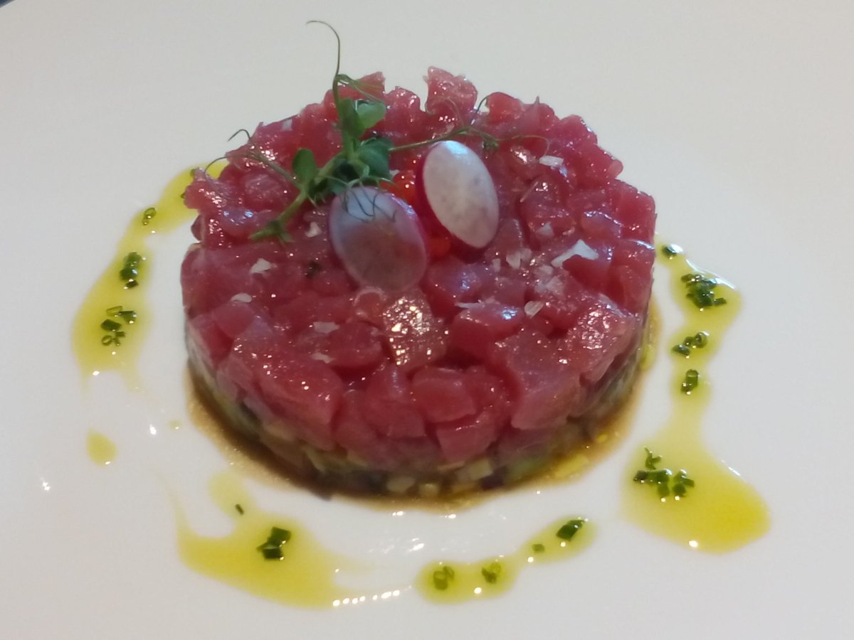 badajozrestaura's tweet photo. Visitamos el nuevo restaurante de Benjamín Caballero, B-Nomio (Cáceres) en el mismo espacio que ocupaba Botein https://t.co/bIdVVtVwrG https://t.co/ZVRZSj0rgU