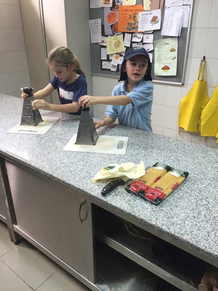 KICS_CAS's tweet image. Cookery lessons #Service #KICSLearns