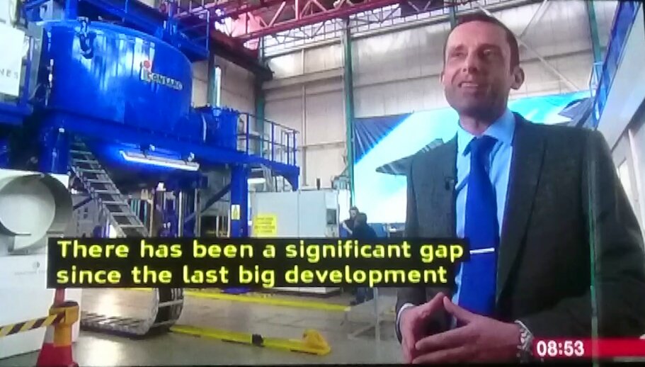 hidenhand1's tweet image. #bbcnews #fakespaceprogram in UK. When you see hand signs like this 👇 you should know you're being lied too. #NHS need the funds. Not this 💩