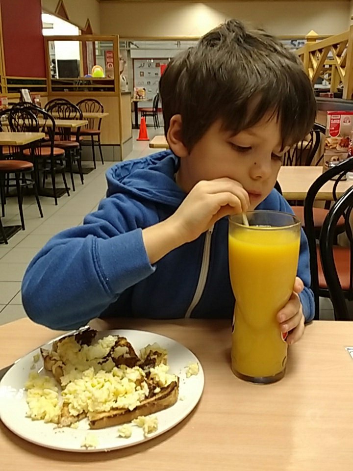 Thunder__Man's tweet image. Inset day / post radio treat? Xander wants breakfast at #wimpys!