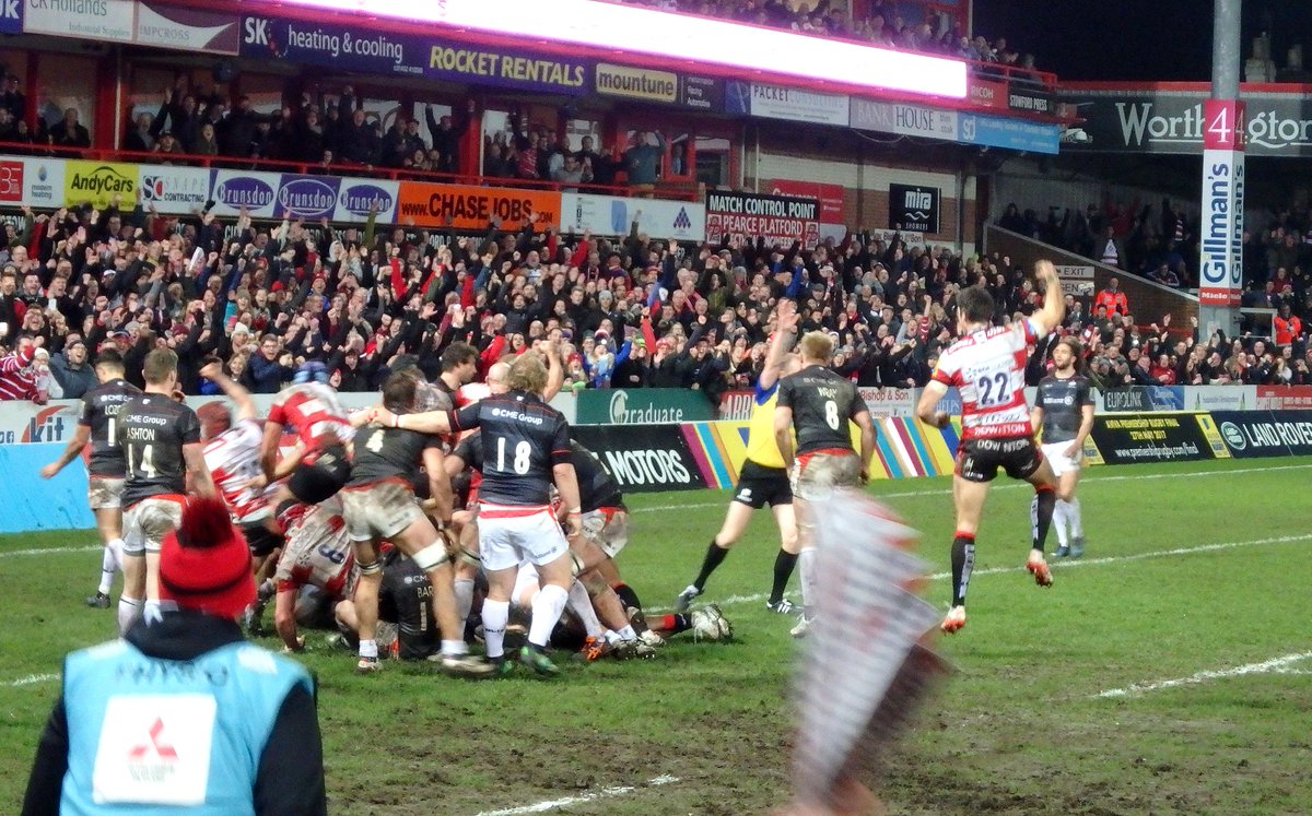 dybaaa_'s tweet photo. Easier start to the week after a @gloucesterrugby win on the weekend! Thanks for the invite @ElonexOutdoor
#GLOSvSAR #GlawsFamily https://t.co/zDRvRR9IXf
