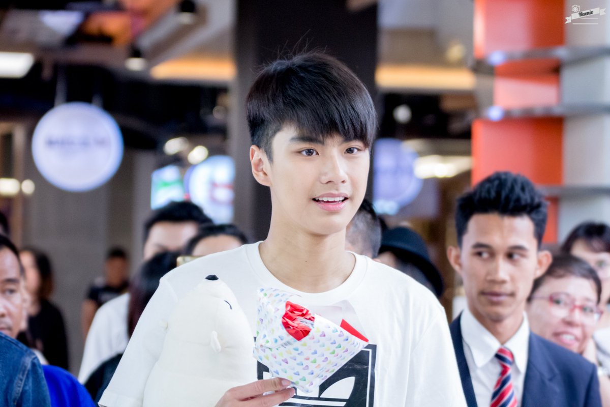 Naenie_N2's tweet photo. [HQ] 170219 @ohmpawatt  At Show DC ภวัต Collection #ohmpawat #makeitrighttheseries (2) https://t.co/46YPxJU1oJ