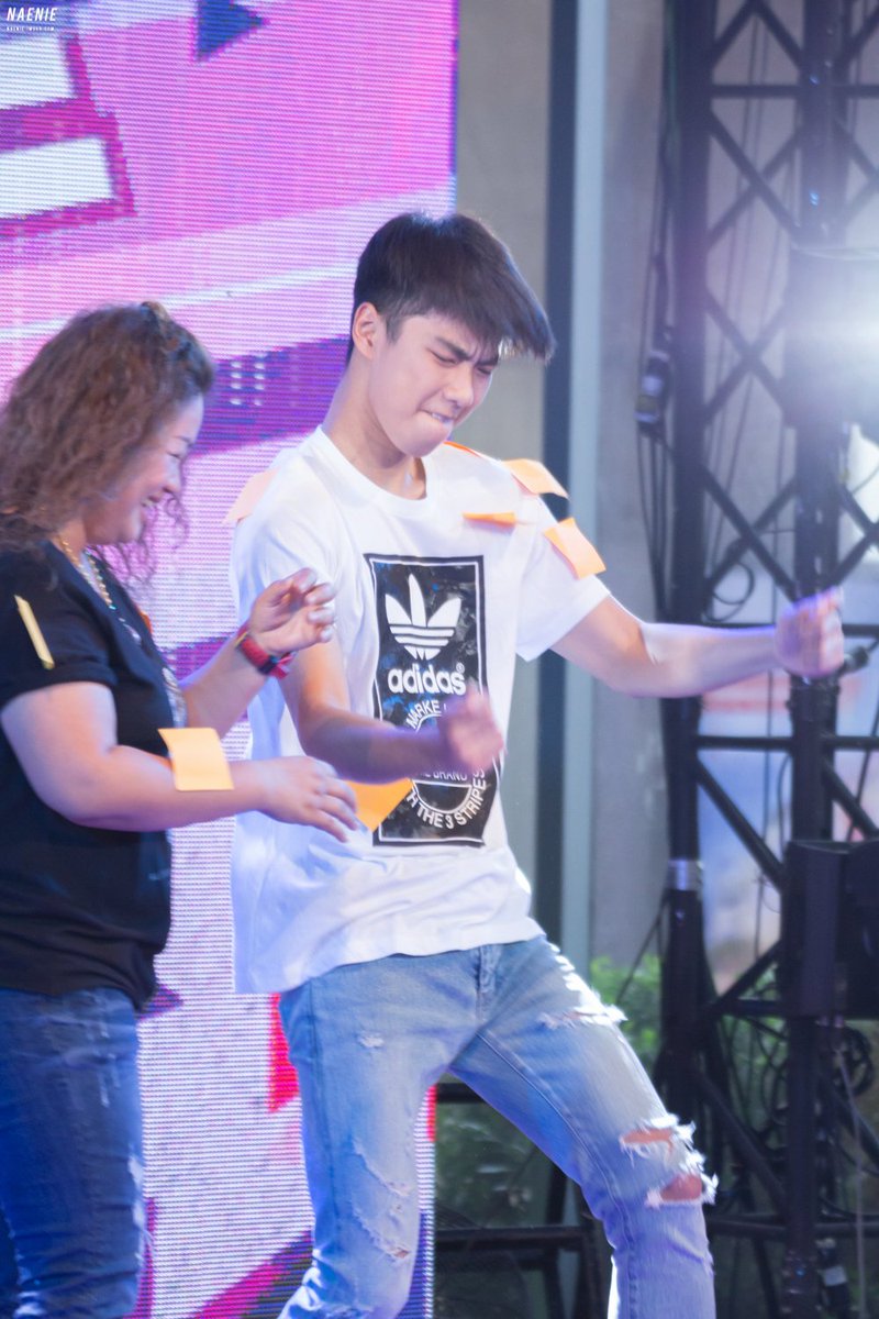 Naenie_N2's tweet photo. [HQ] 170219 @ohmpawatt  At Show DC ภวัตเต้นมันส์ขนาดไหนขอให้ดูจากท่าแล้วกันนะคะ #ohmpawat #makeitrighttheseries https://t.co/xojcyeNNlV