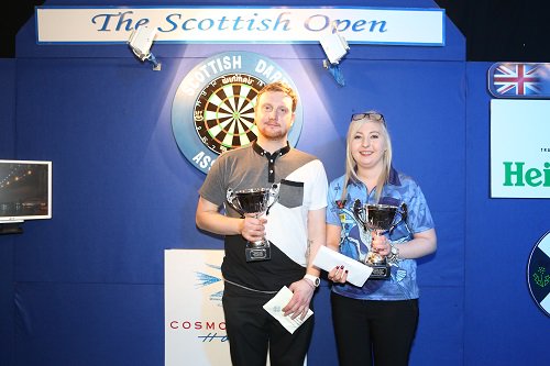 Winmau's tweet photo. Scottish Open Round-Up - Menzies and Sherrock take the top prizes from the Normandy Cosmopolitan Hotel! 🎯

https://t.co/yUtNAudvTy https://t.co/tQELhhb2M3