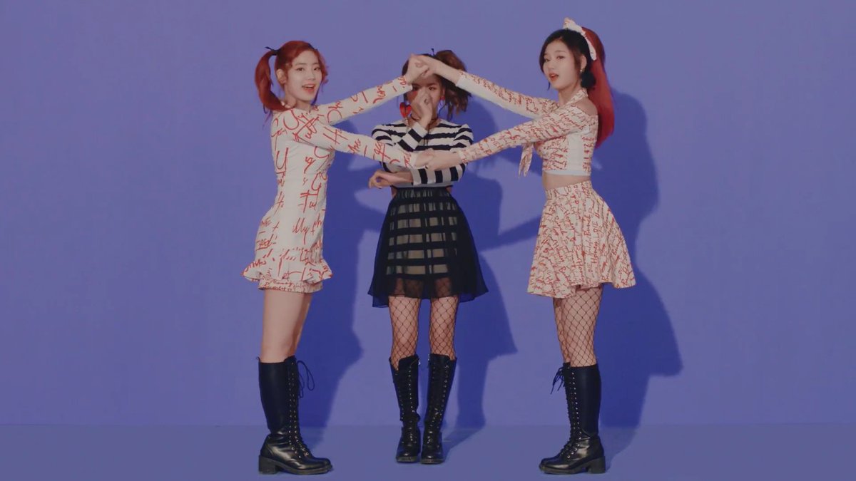 BLACKPINKTW's tweet photo. #TWICE #KNOCKKNOCK #가장좋은노래 https://t.co/hC8ezeAIUL