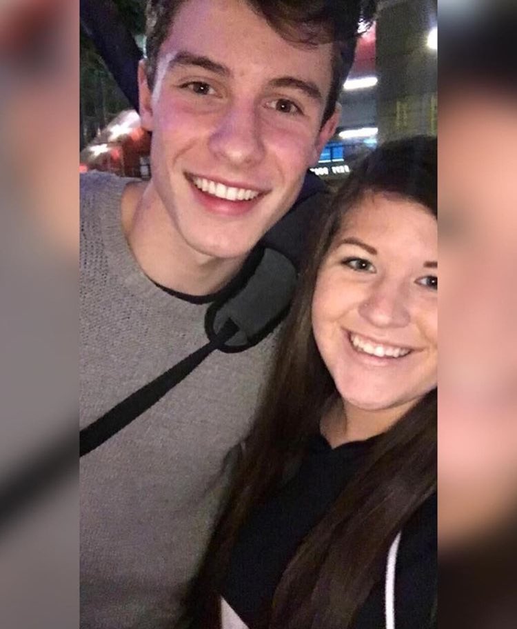 ShawnMendesBRA's tweet photo. Shawn com fãs ontem em LA!
#iHeartAwards #Here #BestCover https://t.co/BvG69J10bQ