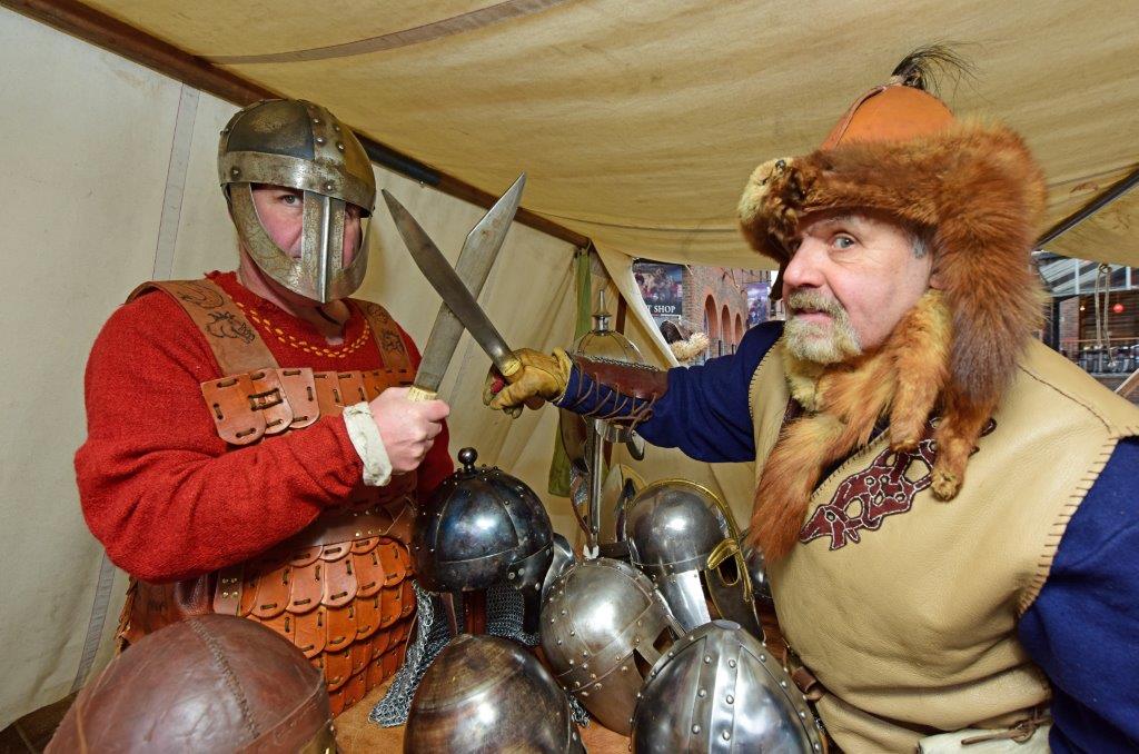 coppergateyork's tweet photo. Come see the #JORVIKVikingFest daily encampments in #Coppergate from 10-4! #free #familyfun @JORVIKViking #JVF17 #MarchToCoppergate https://t.co/GNyZFJBzOp