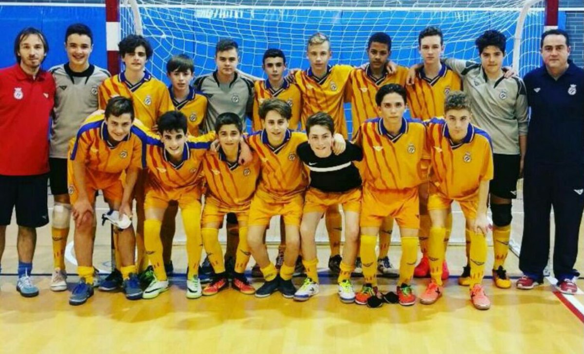AspeFutbolSala's tweet photo. Ahí están nuestros 2 jugadores en el entrenamiento de ayer con la selección valenciana sub-14 en Burriana (Castellón).
¡Todo fue genial! https://t.co/4jdyOt7fjn
