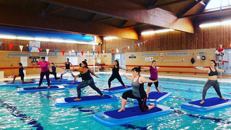 1990Sugar's tweet photo. PoolSUP #poolsup #SUPyogafitness #TeamSUP #SUPlife #suplifestyle @EG_Nottingham @SouthanSarah @NottmPostSport @BBCRNS #thisgirlcannotts https://t.co/8ABt9RKpyE