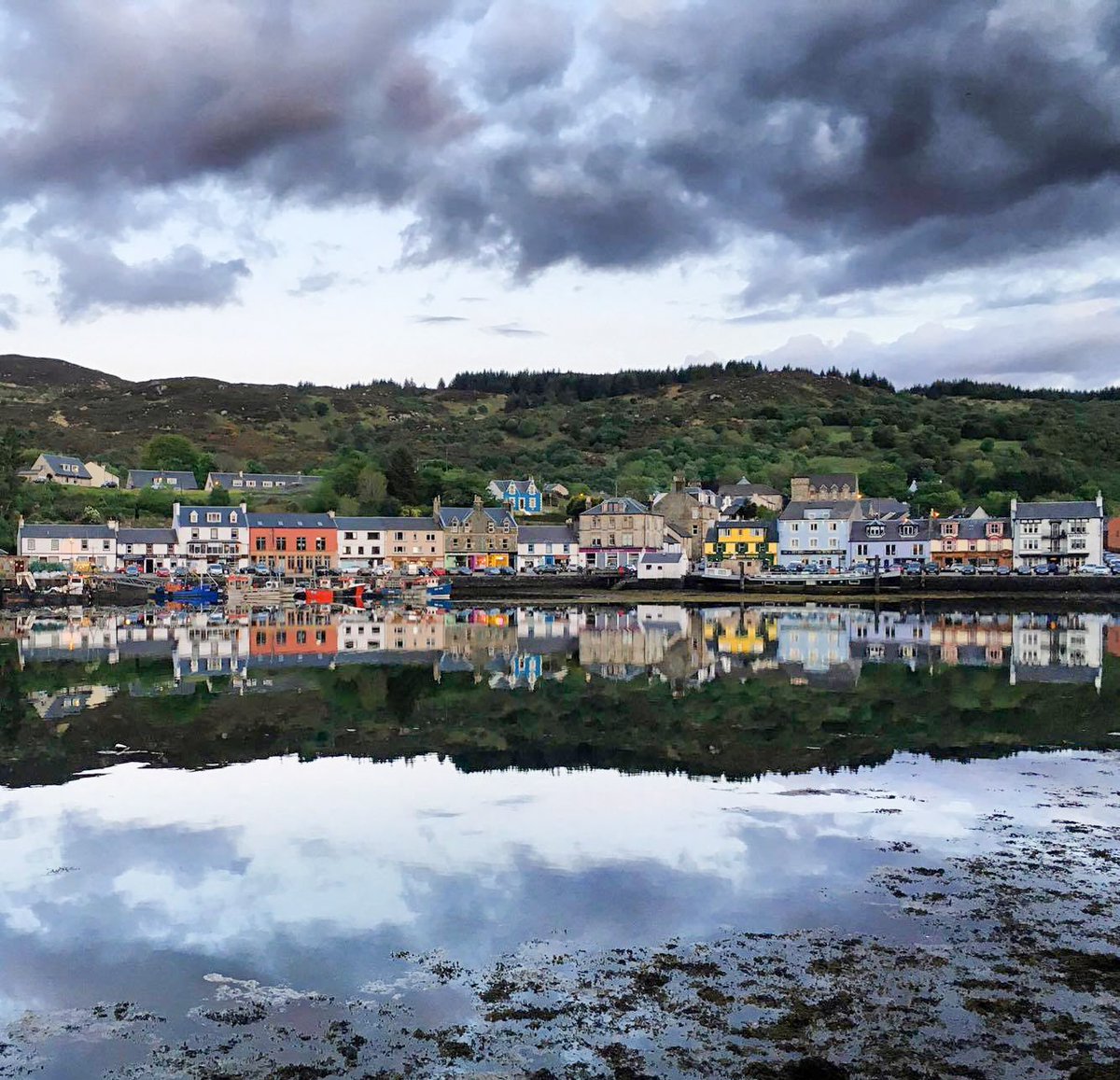 BeingScots's tweet photo. Tarbert by Loch Fyne. The gateway to the beautiful peninsula of Kintyre. Thanks to @johnmyjo1976  for this gorgeous pic. https://t.co/0oSkZwJtSD