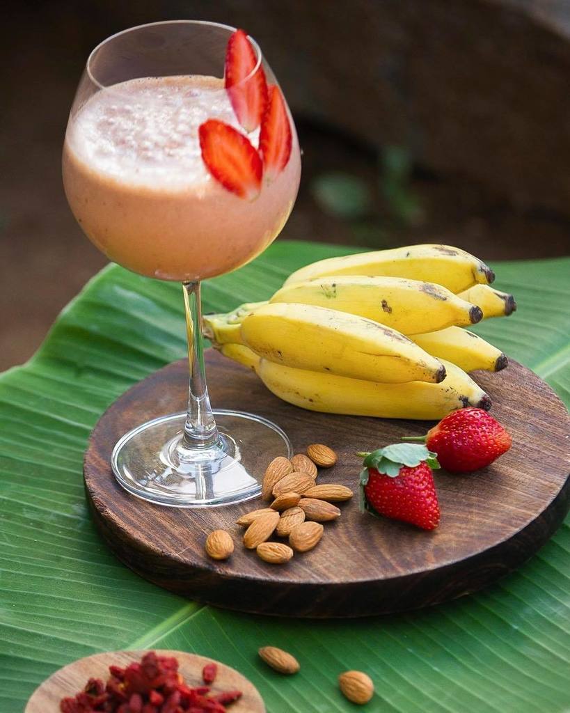 vaayu_vision's tweet photo. Nothing like a Goji smoothie to start the week. #pranacafe #smoothies #superfood https://t.co/RNR8G5OcOe https://t.co/BElRuXku0T