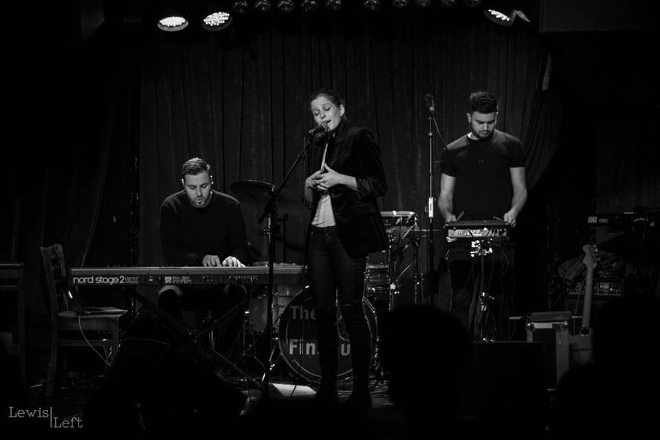samliddicott's tweet photo. Thanks to @LydiaBaylis, @ChantelvanT; @JRodgersmusic and @MichelleOFaith1 for rocking @TheFinPub last night:
https://t.co/Sx4QSy1140 https://t.co/UNRw4DZkL0