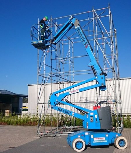 Cursus Hoogwerker, er gebeuren nog te veel ongevallen, zoals het kantelen van een hoogwerker of vallen van hoogte. bit.ly/1aEdV1C