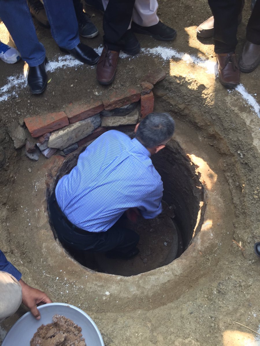 milinddeora's tweet photo. Kudos @paramiyer_. Images of you demonstrating how safe &amp; clean it is to empty a pit toilet will inspire millions of Indians into action https://t.co/lK8nIwAnVZ