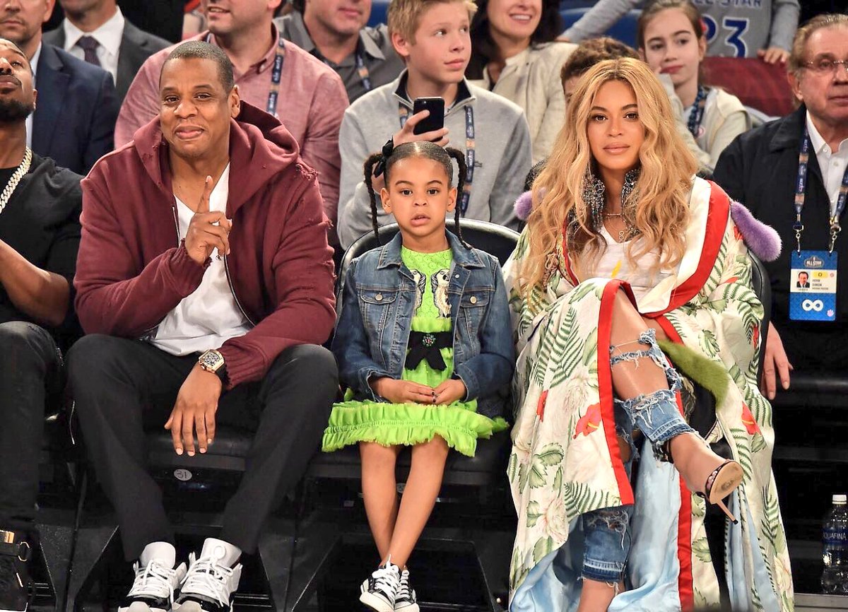 Karabo_Mokgoko's tweet photo. Family ⚜️💙

Jay Z x Blue Ivy x Beyonce x The Carter Twins at the #NBAAllStar game last night. https://t.co/9mElYcz8ZO