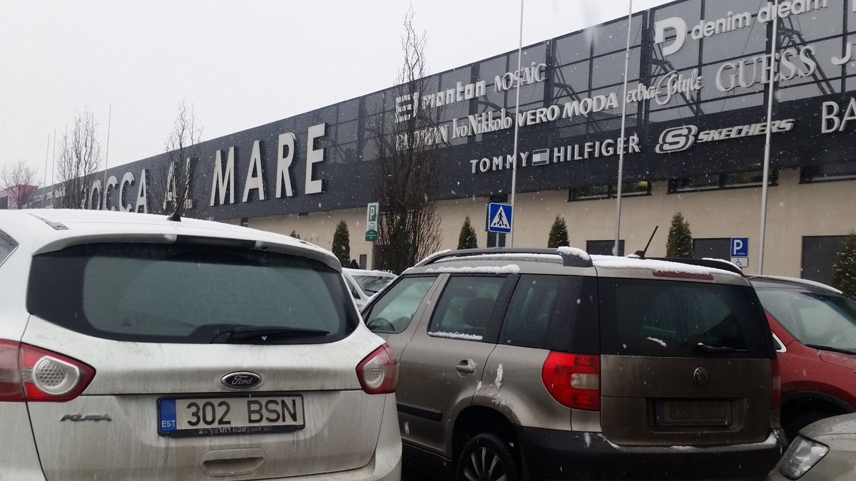 3rdEFX's tweet image. D&apos;oh...only parking is behind a
#FordKuga,hope it isn&apos;t scheduled to blow up today &amp;amp; owner doesn&apos;t have his #SamsungNote7