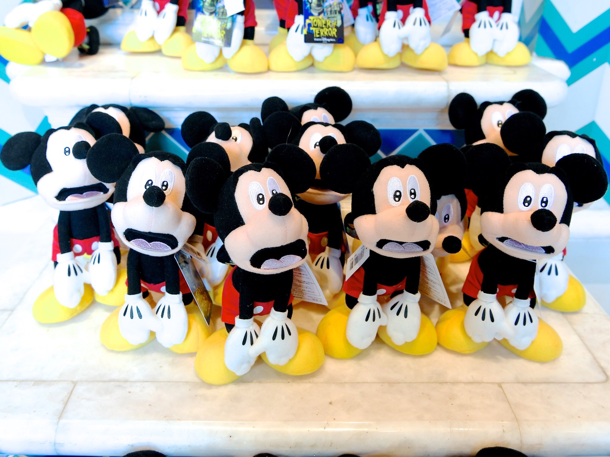 Twitter 上的 Mezzomikiのディズニーブログ 怖じ気付くミッキーがかわいい 東京ディズニーシー タワー オブ テラー グッズ ミッキー のぬいぐるみトイ マグ ボールペンセット発売中 T Co Xsqshkaykc T Co Pz6qkv624z Twitter