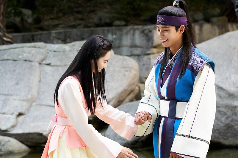 KBS Drama updates: Ah Ro × Sun Woo #화랑 #박서준 #고아라