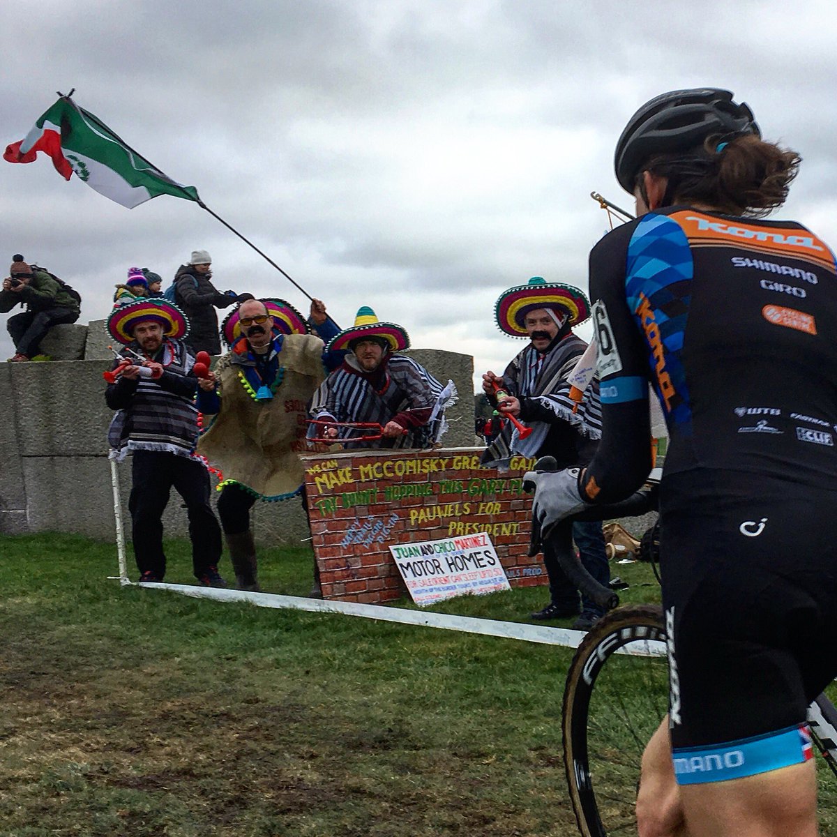 CXHelen's tweet image. Me and the Mexicans at @DigInAtTheDock