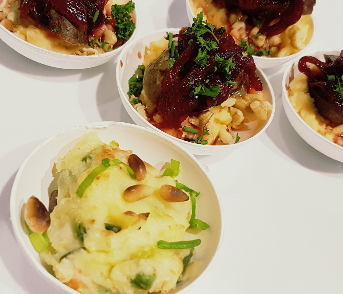 #Meatless Monday; proef winter &amp; lente stamppotjes met braadworst van <a href="/VegaSlager/">De Vegetarische Slager</a> en Pain de Mer <a href="/Speltbakkers/">Pain de Mer</a> owl.li/2tPN309ald4