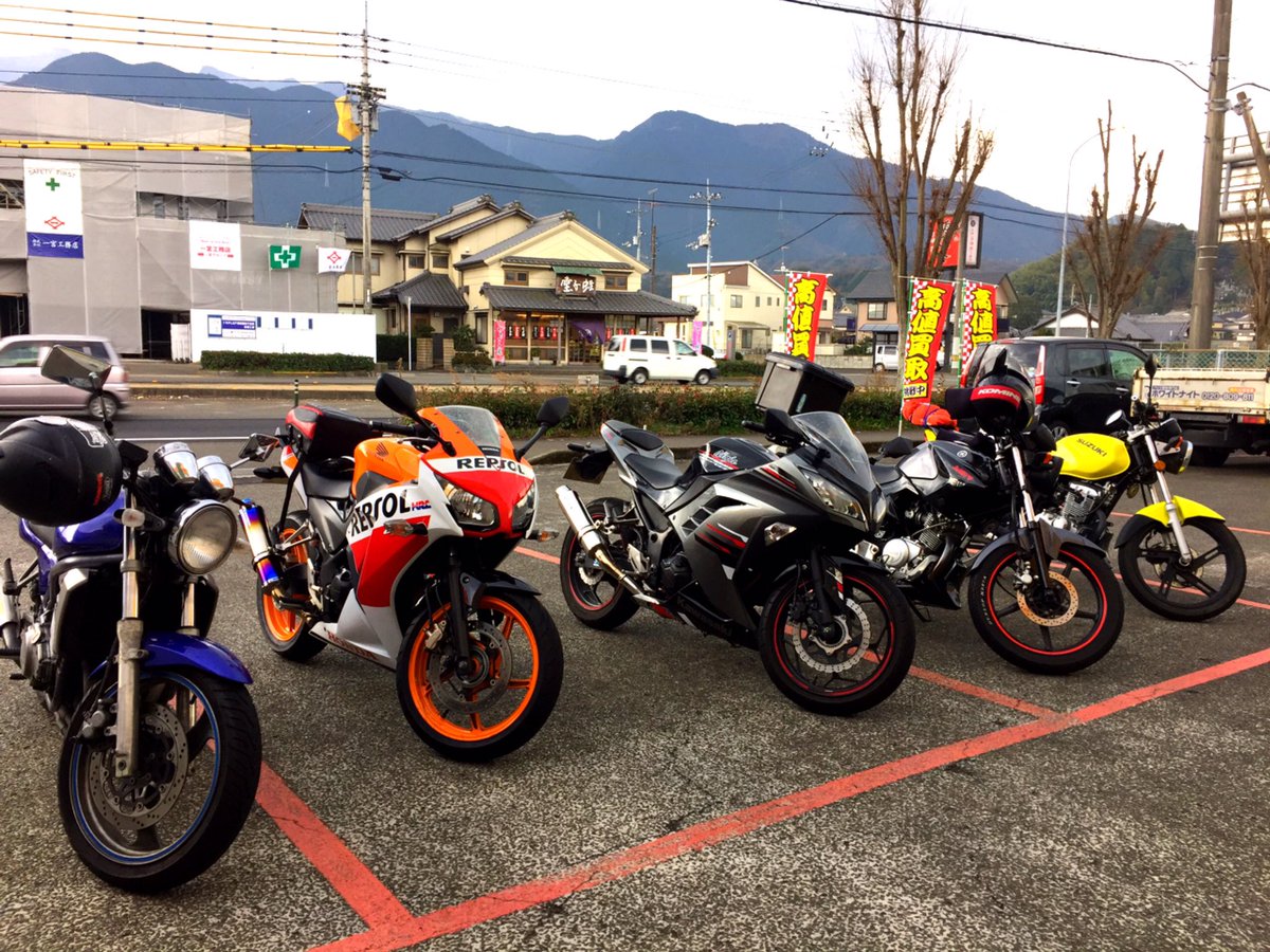 NNCT_motorcycle's tweet photo. 【活動報告】
卒業ツーリング！大雨でした！😭
そんな中でも参加してくれた皆さんありがとうございました🙇来年も企画するのでよろしくお願いします！低学年も気軽に参加してね✌(卒業ツーリングpart2するかも…)
#NNCT #NNCT卒業ツーリング 
#愛媛 #香川 #拡散希望 https://t.co/wKwMvkVxQn