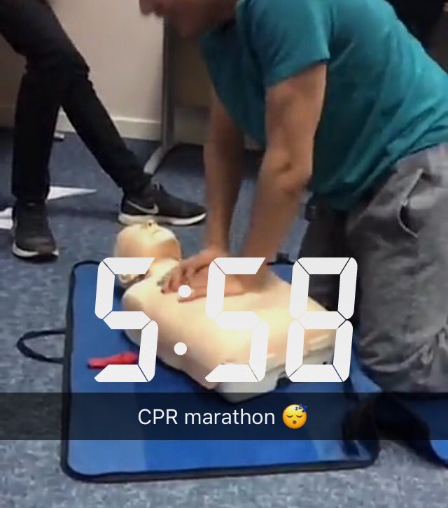 HullMedSoc's tweet photo. The #48CPR doesn't stop. Some truly dedicated volunteers smashing the nightshift! 💪🏼@TheBHF @HYMSMBBS @Hullstudent @hullrag @HUUSocieties https://t.co/p9dsHq92Tx