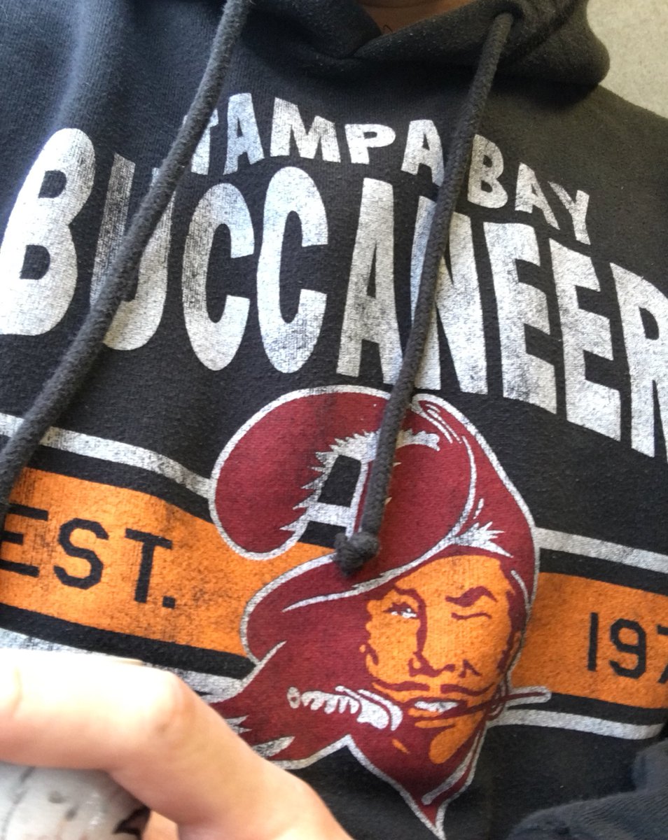 TJGarf's tweet photo. When your sweatshirt matches your laptop wallpaper.....#ExtraBasic https://t.co/ijTfmRoFI8