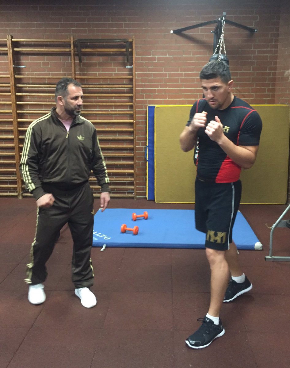 RTL_com's tweet photo. Neuer Chefcoach fΓΌr Mission @WBCBoxing WM-Titel: @Marco_Huck verpflichtet Berliner Oktay #Urkal vor Kampf am 1.4. gegen Mairis #Briedis #RTL https://t.co/hBBE46gpO3