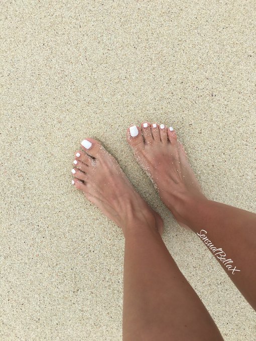 Sandy feet 🏖 #fetish #feet #rt #happygirl https://t.co/WvQhuiLqaQ<a href="/tag/fetish"class="tags">#fetish</a><a href="/tag/feet"class="tags">#feet</a><a href="/tag/rt"class="tags">#rt</a><a href="/tag/happygirl"class="tags">#happygirl</a>
