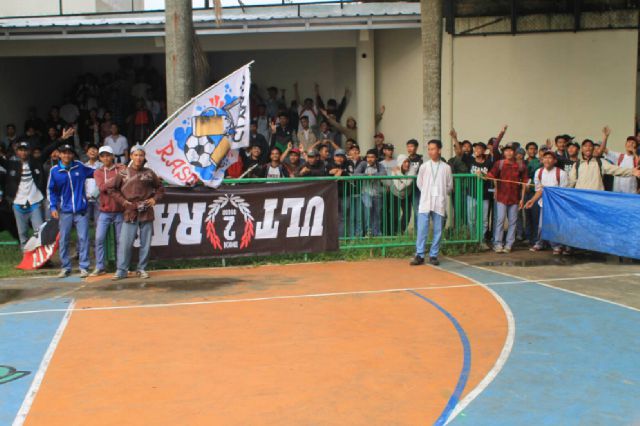 Dalam keadaan apapun. Asal jangan jual kebanggaan kami hanya demi uang. Ngarti?! #ForzaRascal