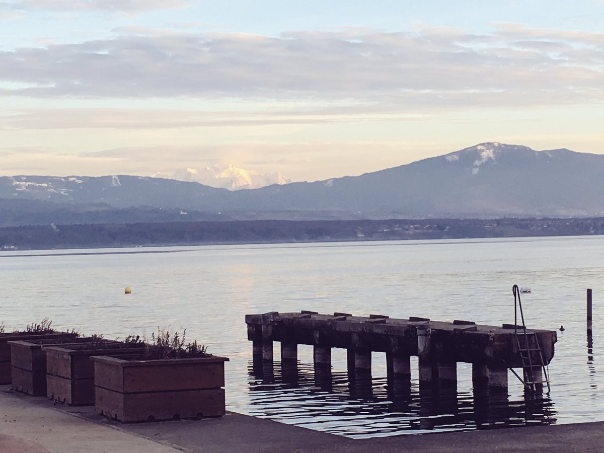 L_for_Lisa's tweet photo. Taking in the beautiful view this evening of #MontBlanc hard to believe that my apartment is a minutes walk away from this. #mylifein🇨🇭 https://t.co/x1uQXnS1SF