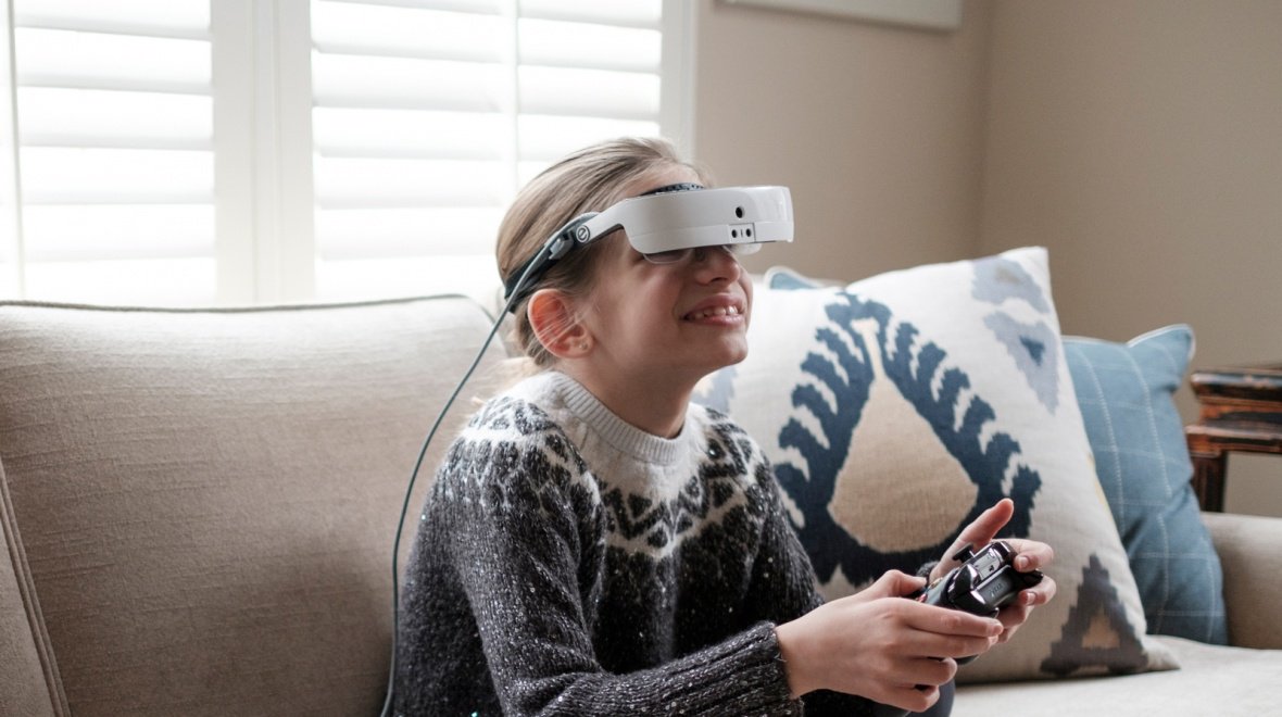 News_NLT's tweet photo. #newsnlt #news_nlt #itnews #AR #eSight3
eSIGHT 3 IS AUGMENTED REALITY HEADSET TO HELP THE LEGALLY BLIND SEE. Read: https://t.co/vhpQsOBEp2 https://t.co/Our7Q8Ipfb
