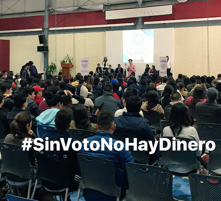 EquipoDeKuma's tweet photo. "La política hoy la hacen de manera visible los hombres abogados, mayores de 40 años, de clase media y heterosexuales" @pkumamoto https://t.co/ojIAJSUYIA