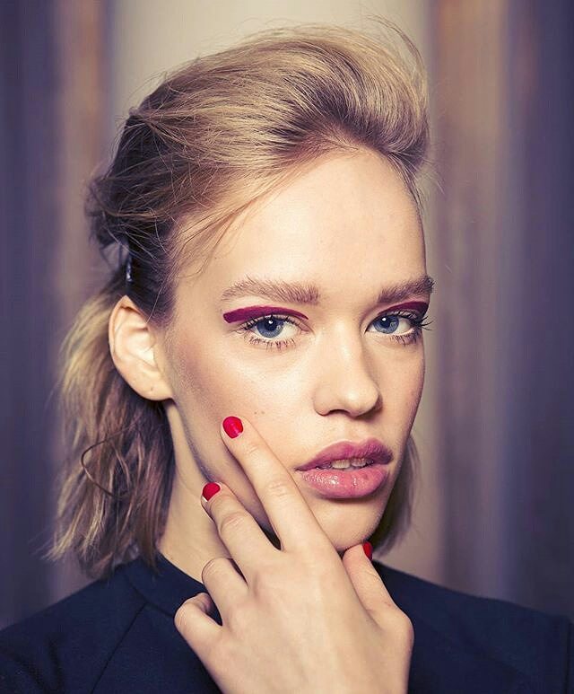MajorTrendBlog's tweet photo. #makeup de @paulcostelloeofficial ✨ #MajorTrend .
.
.
#LFW17 #lfw #red #makeupartist #fash… https://t.co/SsBN6432rK https://t.co/IFfErbtgb9