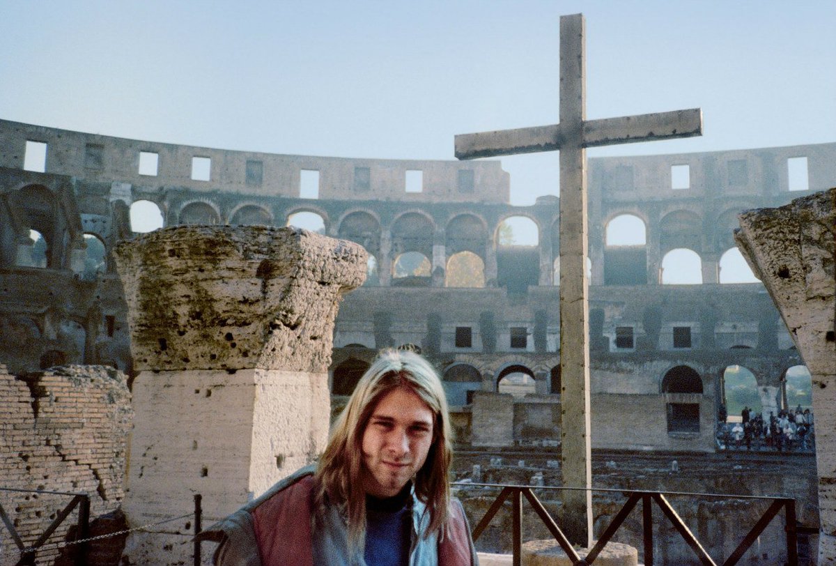 PsychedelicMag's tweet image. Happy Birthday Kurt Cobain. In Rome, 1989. (© Bruce Pavitt)