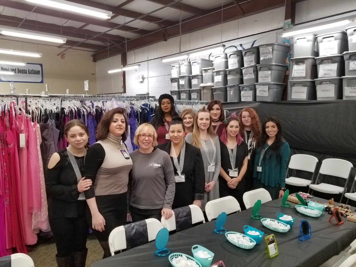 idermed's tweet photo. #Promapalooza event. A big thank you to all our #dermed volunteers. #makeupartistsrock #girlpower https://t.co/wtxwd4RazN