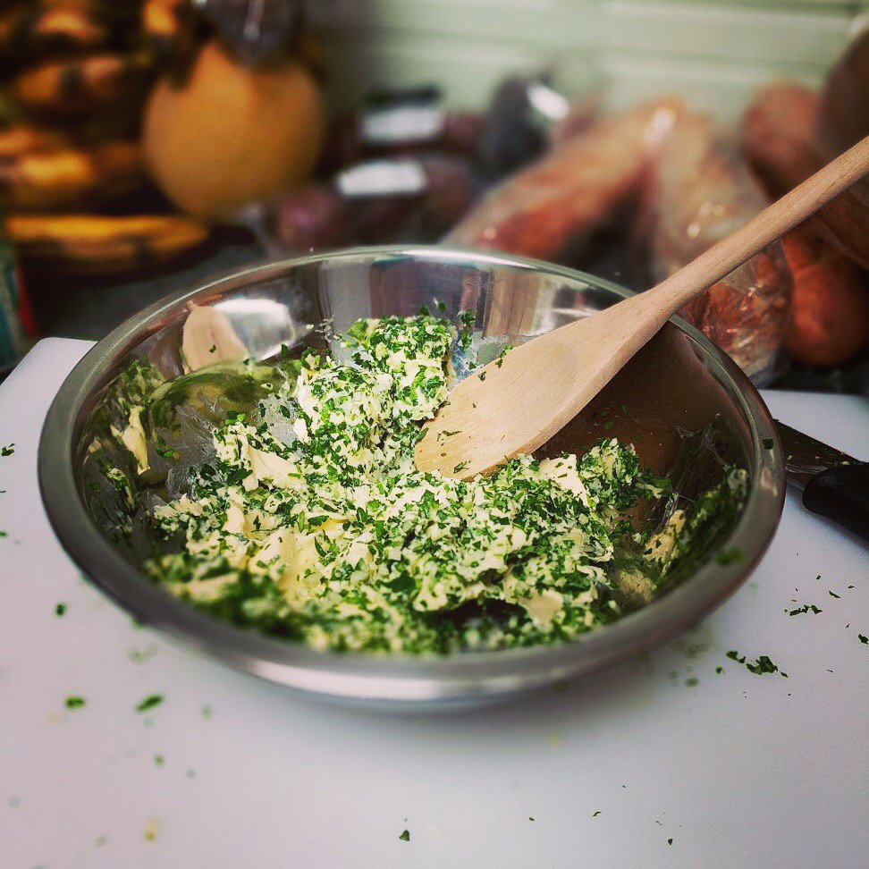 FCycleLewisham's tweet photo. Did somebody say garlic + herb butter? We made #garlicbread from our epic mountain of #surplusbread last weekend. #zerowaste #loafingaround https://t.co/myQpj4GLg8