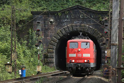 DB Cargo and Toshiba agree collaboration on freight locomotives think-railways.com/db-cargo-toshi…