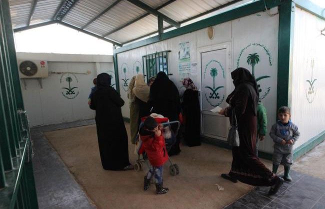 Saudi_Gazette's tweet photo. #Saudi Clinics provide 1396 prescriptions to #Syrians in #AlZaatari Camp, #Jordan — SPA https://t.co/jqW7P8i9H4