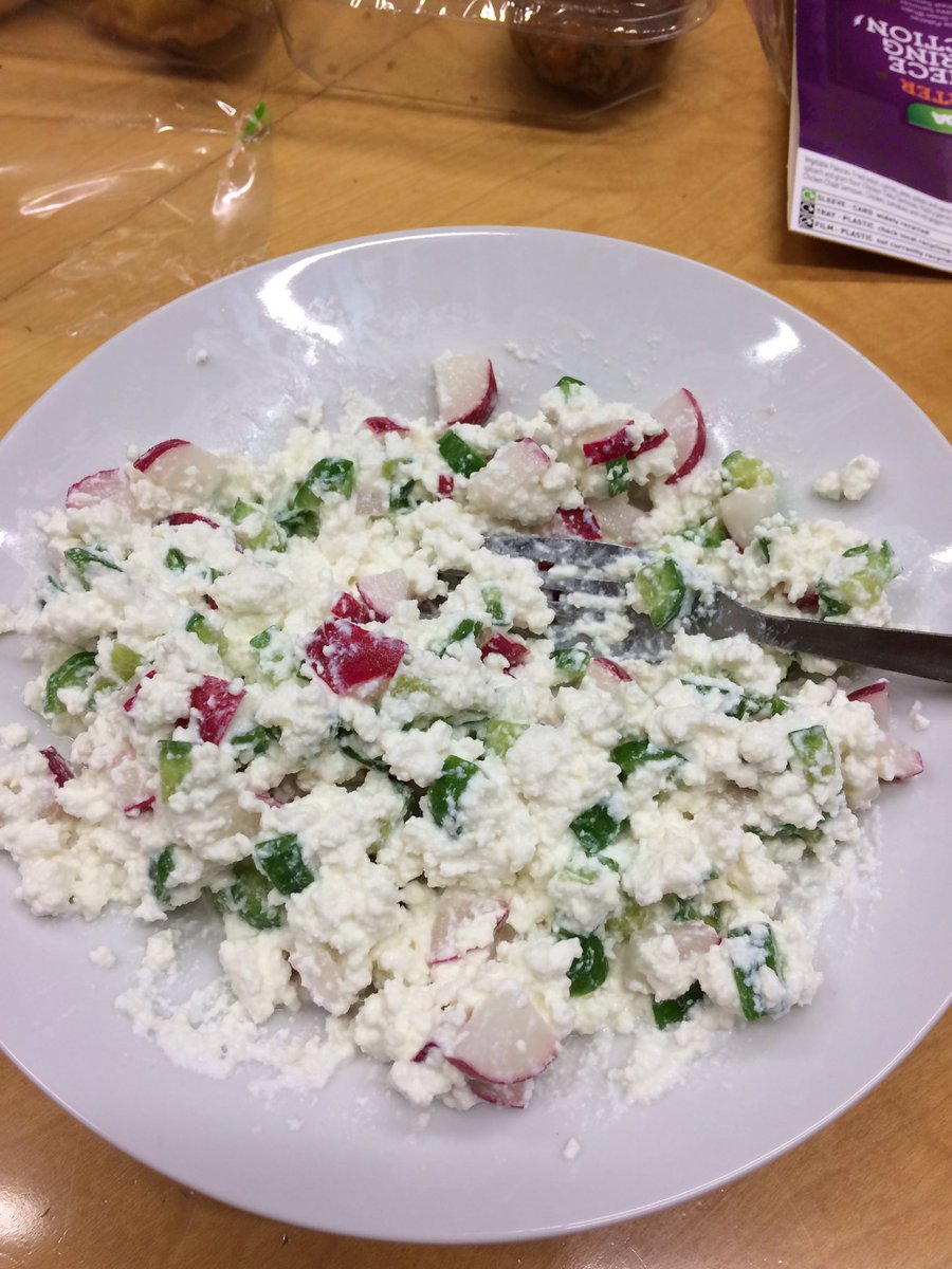 ActionHants's tweet image. Polish twaróg - curd cheese, radish and spring onion #1daywithoutus #sharedlunch