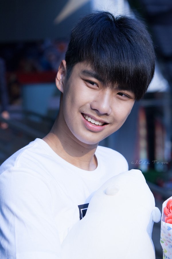 closetoyou_ot's tweet photo. ยิ้มทีก็ใจพังกันไปข้างเลยจย้าาาาา (ಥ_ಥ) #น่ารักขนาดนี้คนข้างๆหวงมั้ยคะ #ohmpawat @ohmpawatt https://t.co/XUkH0p4LRJ