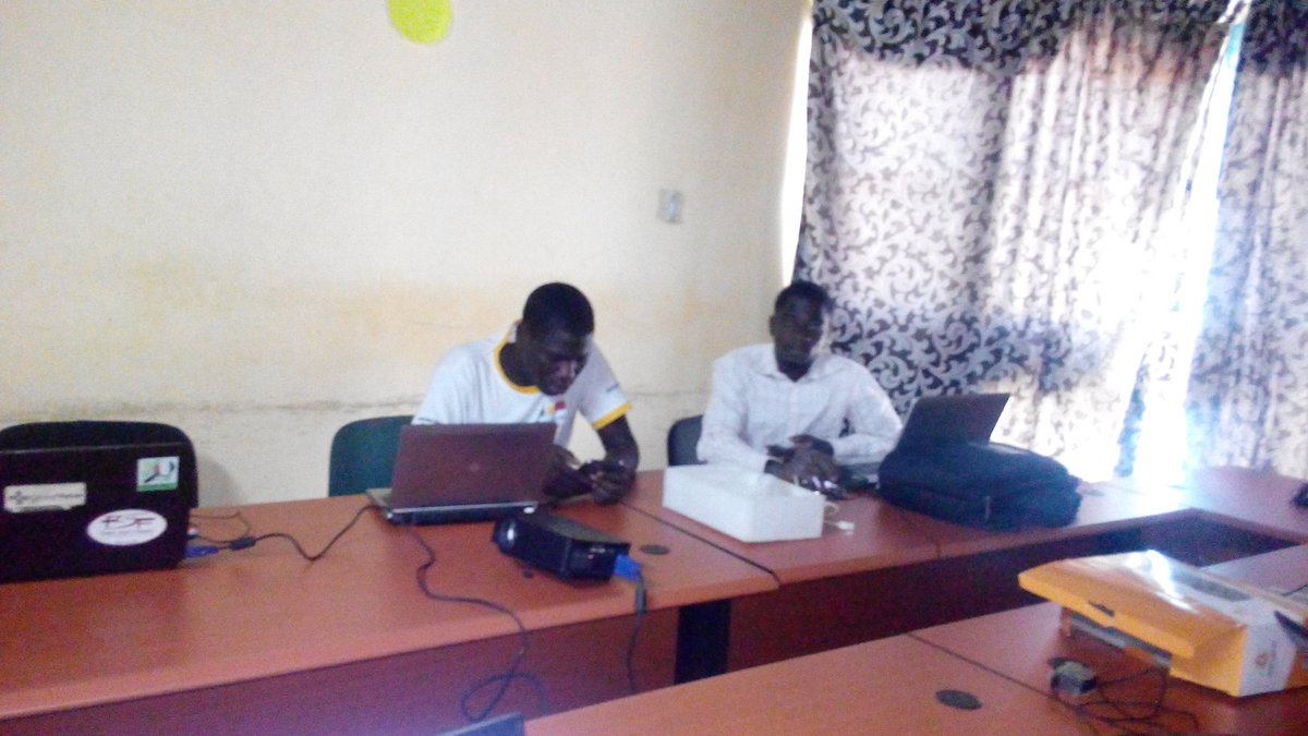 OSMNiger's tweet photo. Formation ce matin sur #JOSM au développeur de #ITECH_CENTER utilisation des données #OpenSreetMap pour développer des applications #Niger https://t.co/6vYZVS5V7k