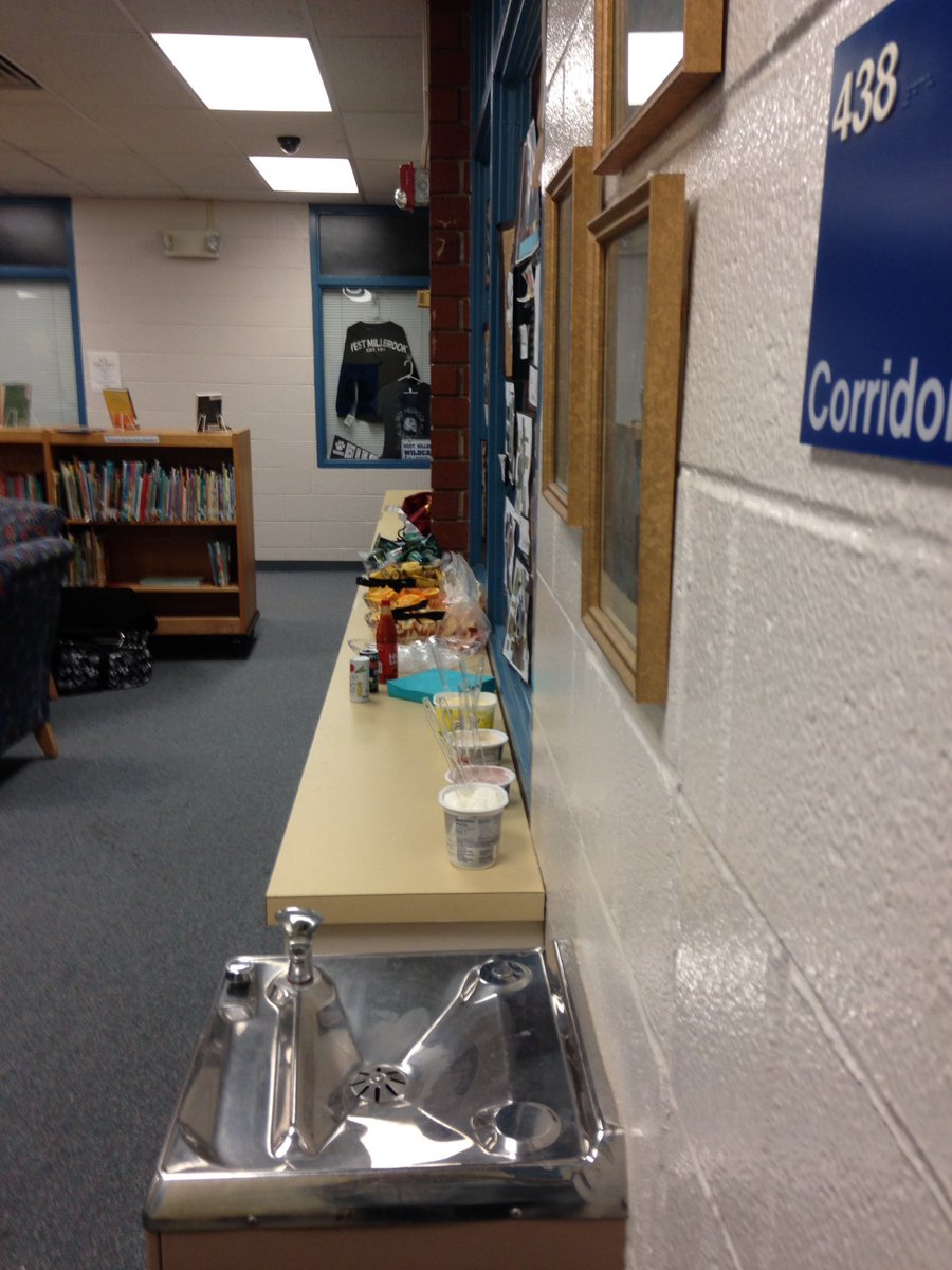 WestMillbrook's tweet photo. @prodigaljeff Thanks for such an awesome Monday treat and for supporting our school in so many ways. #GratefulPrincipal https://t.co/2UilitL1QB