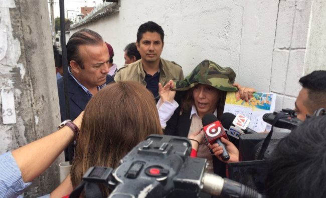 EP_Mundo's tweet photo. #LoMasLeido Funcionaria venezolana pide asilo a EEUU tras denunciar fraude en Ecuador https://t.co/x5mKn7kLSG https://t.co/zezJeiibfP