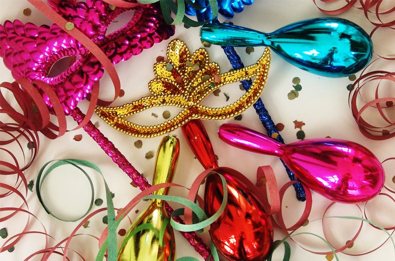 julia_plus's tweet image. Quem gosta de carnaval? Curtir a folia com um look maravilhoso é ainda melhor, por isso temos dicas para te ajudar: goo.gl/QvtstH