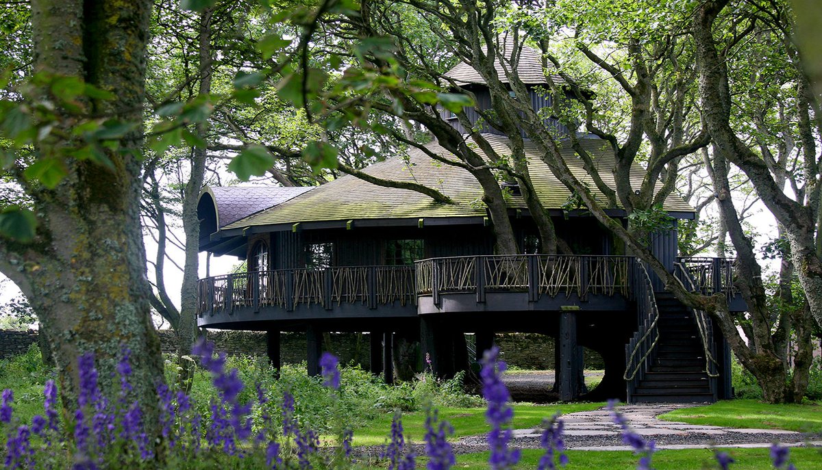 Love is in the air this month! Second best to the Wendy House in Neverland is the treehouse in <a href="/AckergillTower/">Ackergill Tower</a>... bit.ly/2kugMqb