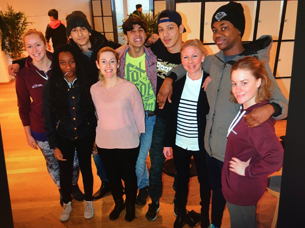 Nu är vi igång! Ungdomsavdelningen och IM-Hersby startar fritidsverksamhet-dagtid, för nyanlända ungdomar i Galcohuset. #lkf#samarbete