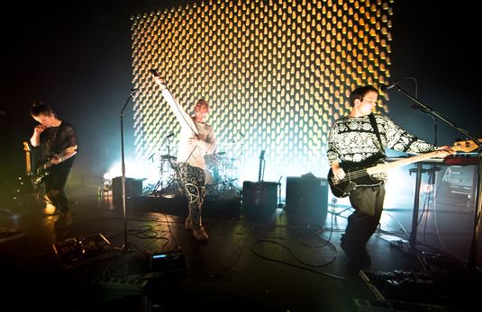 radiofm4's tweet photo. Bilderbuch-Reigen: Am Abend spielen wir das Konzert von @bilderbuchmusik in Berlin inkl. neuem Album #FM4Homebase https://t.co/F25MjrbkfY https://t.co/zQ1hY07kak