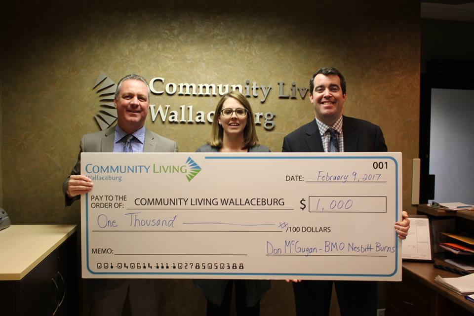 SydenhamCurrent's tweet image. #SplashPools #MorningCoffee☕️Happy #FamilyDay👨‍👩‍👦‍👦@CLWallaceburg gets nice donation📸 beauty #weather☀️ #worldnews sydenhamcurrent.ca/2017/02/20/hap…